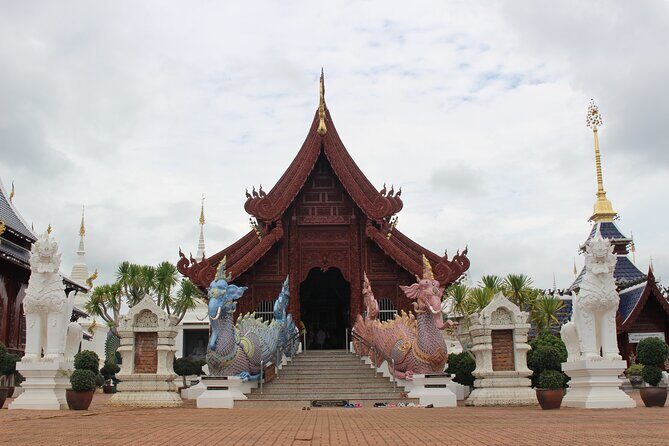Private tour] Perfect day! Sticky waterfall + ChiangDao Cave + Wat BandenTemple - Who should book this tour (and who might not)
