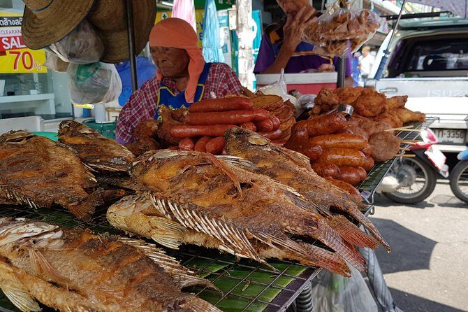 Private Tour: Sightseeing City walking Tour - Wat Phra Singh: seeing the Phra Buddha Sihing story come alive