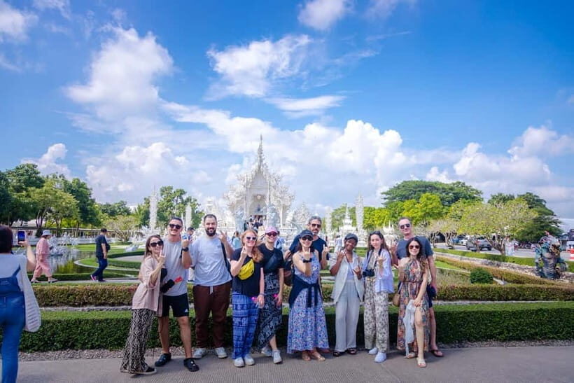 Red, Blue, White Temples & Hot Spring Trip from Chiang Mai - Lunch in Chiang Rai: Fuel That Keeps the Day Moving