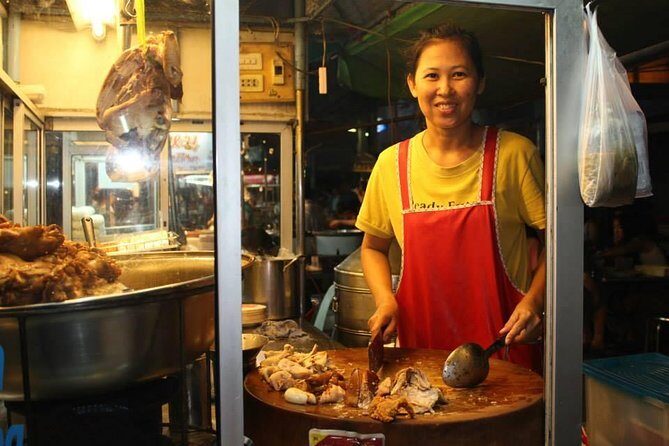 Small-Group Chiang Mai Evening Street Food Tour - Chiang Mai at 7:00 pm: what this tour is really like