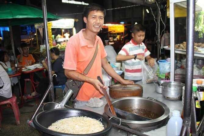 Small-Group Chiang Mai Evening Street Food Tour - What you’ll likely eat (and how much)