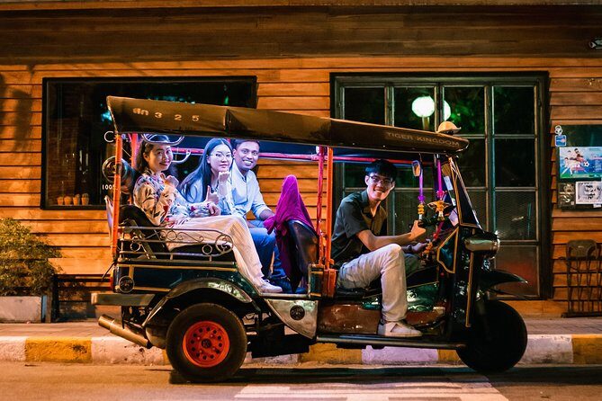 Sunlight or Moonlight: Chiang Mai City Tuk Tuk Tour - Markets after dark: Warorot Market (Kad Luang) and the Flower Market