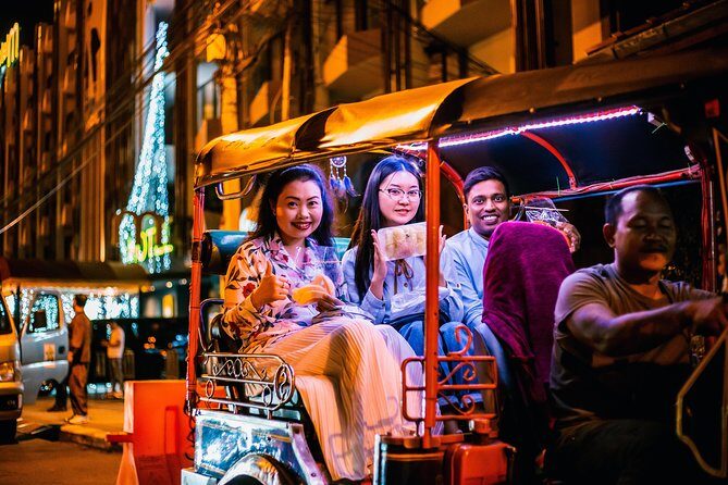 Sunlight or Moonlight: Chiang Mai City Tuk Tuk Tour - Temple stop 2: Wat Sri Suphan (Silver Temple) for craft and calm