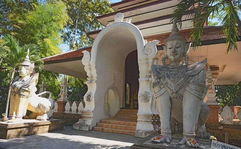 Wat Phra That Doi Suthep & Wat Pha lat Evening Tour & Guide - Make Merit at Doi Suthep: How to Join the Moment Respectfully