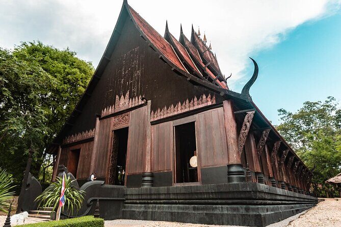 White, Red/Black and Blue Temples Full Day Trip From Chiang Mai - Lunch, water, and how to stay sane on a 13–14 hour day